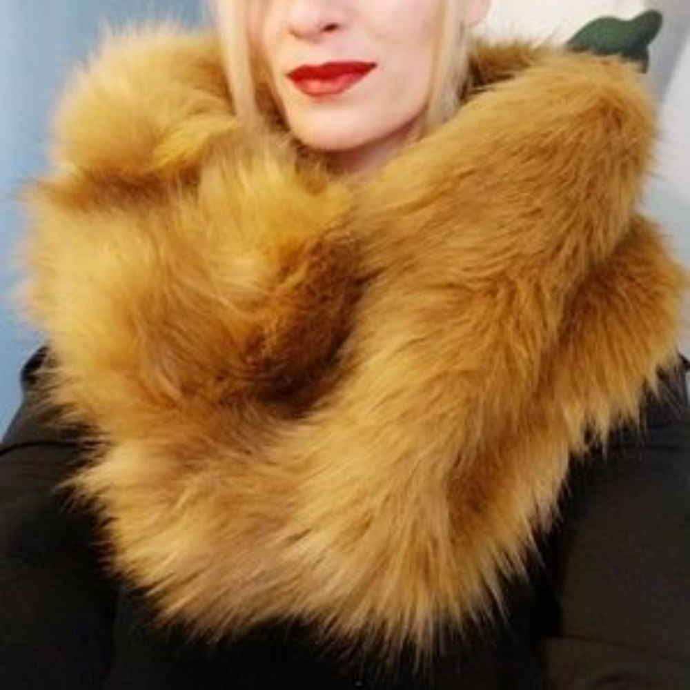 OVERSIZED FAUX FUR INFINITY SCARF - Picture 2 of 3
